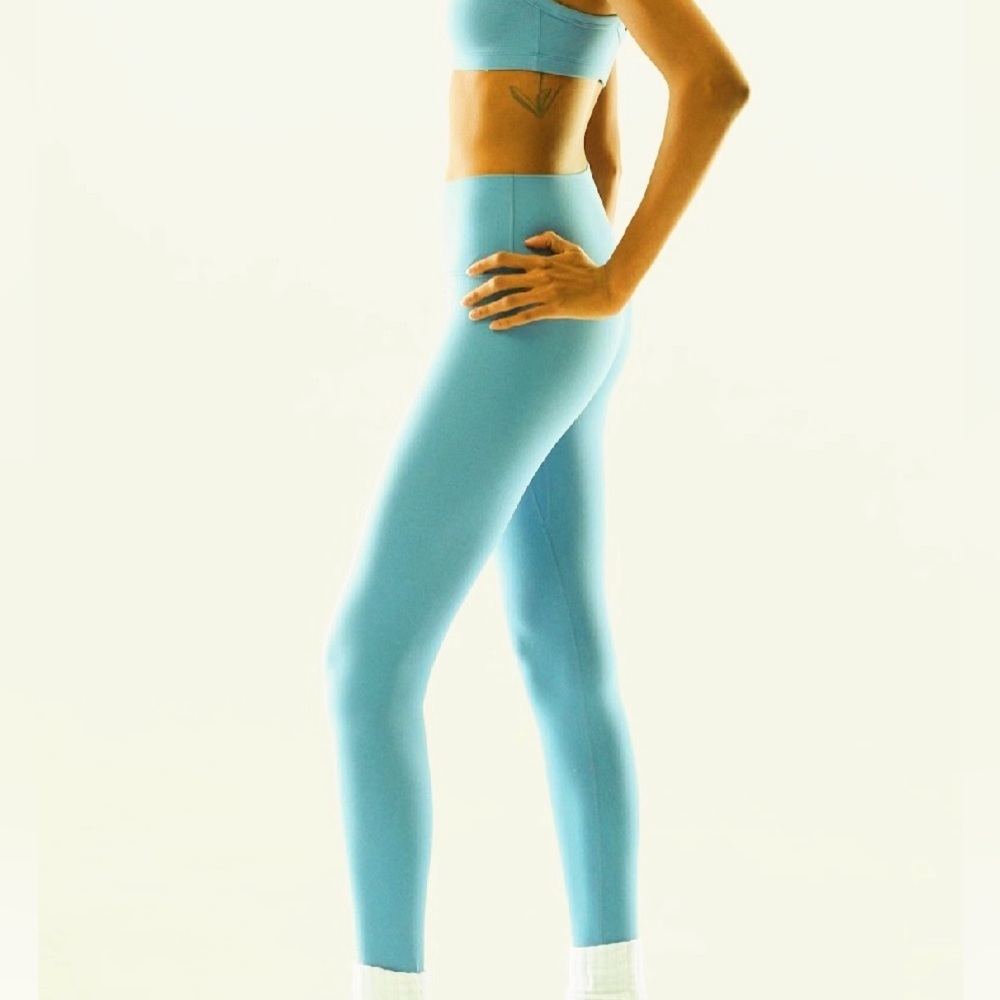 [NWT] Aritzia TnaCHILL Hi-Rise Legging | Adriatic Blue | M